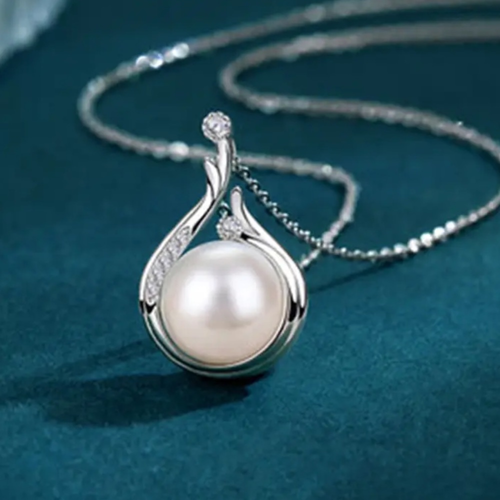 Elegant Silver Pearl Pendant Necklace